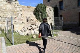 Se cumplen dos meses del derrumbe de parte del lienzo interior de la Muralla de Ciudad Rodrigo en la plaza de Herrasti.