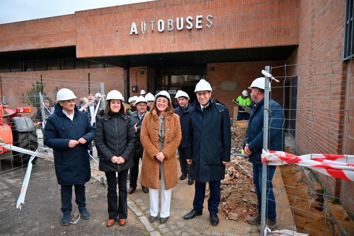 Las autoridades en su visita a las obras de la estación de Ciudad Rodrigo