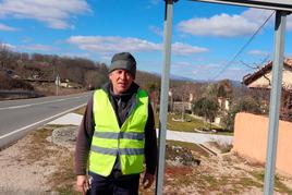 César, junto a la travesía de la SA-220 en Cristóbal, donde ahora trabaja como alguacil.