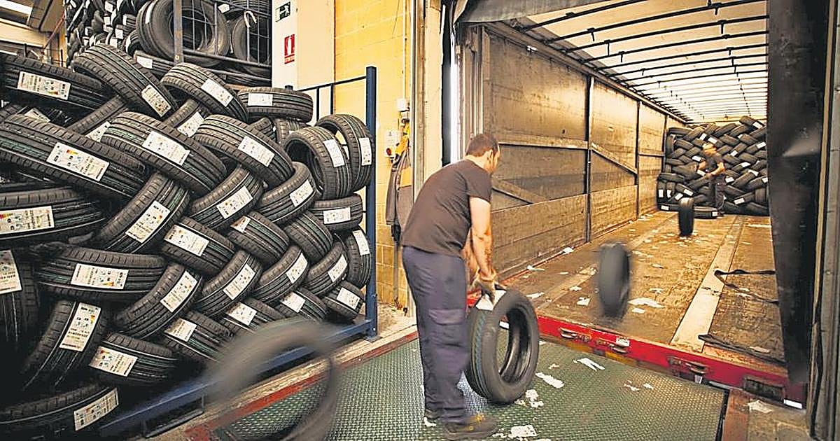La venta de neumáticos es uno de los principales productos de exportación al exterior. ARCHIVO