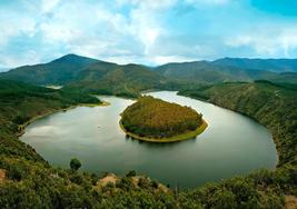 Meandro del Melero en Sotoserrano, con vistas desde el Mirador de la Antigua (Riomalo)