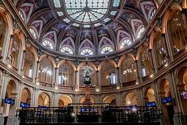 Vista general del Palacio de la Bolsa.