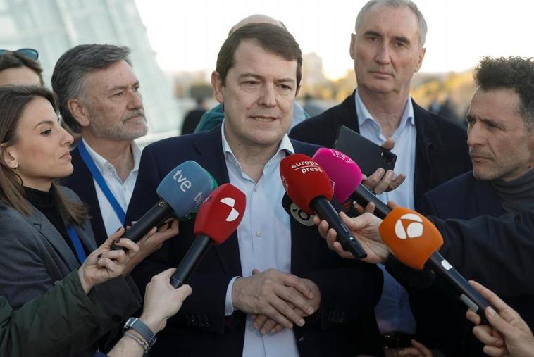 Mañueco ante la polémica “peineta”: “es un gesto involuntario, no es mi estilo”