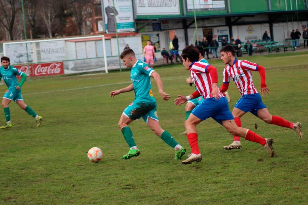 Partido del Atlético Astorga ante el Atlético Bembibre en La Eragudina.