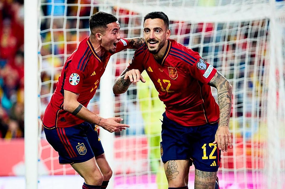 Joselu celebra el tercer gol de España.