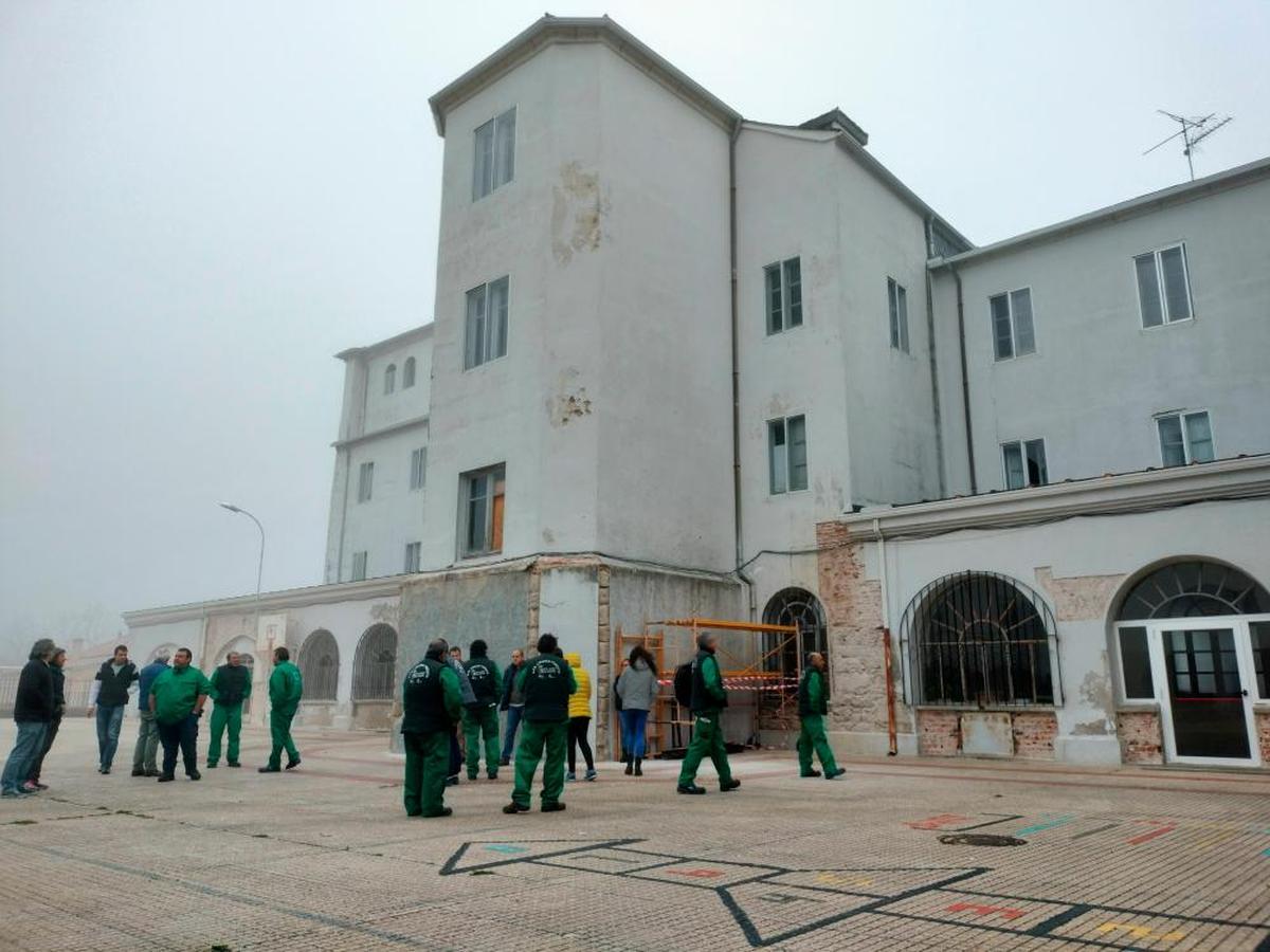 Imagen de la visita realizada a las obras que se ejecutan en el patio central.