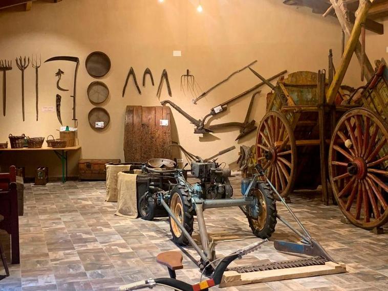 La localidad de Santiz cuenta con el primer museo etnográfico de la comarca desde el verano.