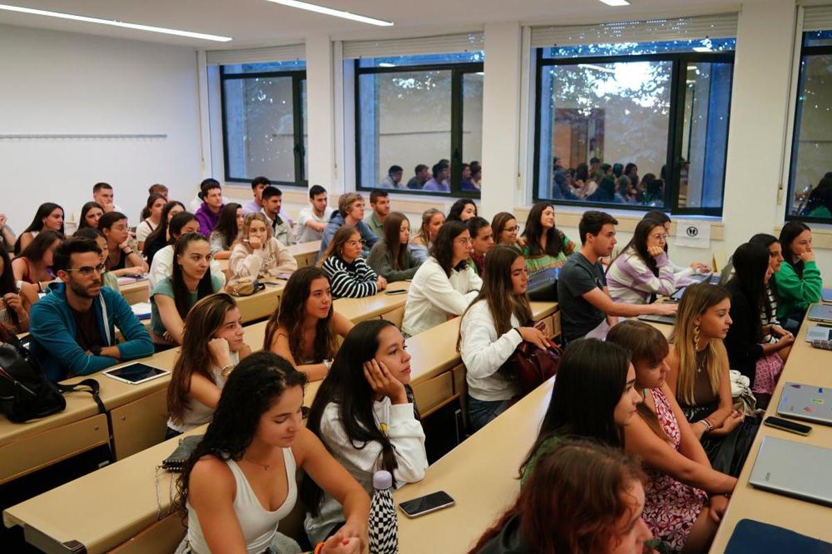 Alumnos de Enfermería y Fisioterapia durante el actual curso