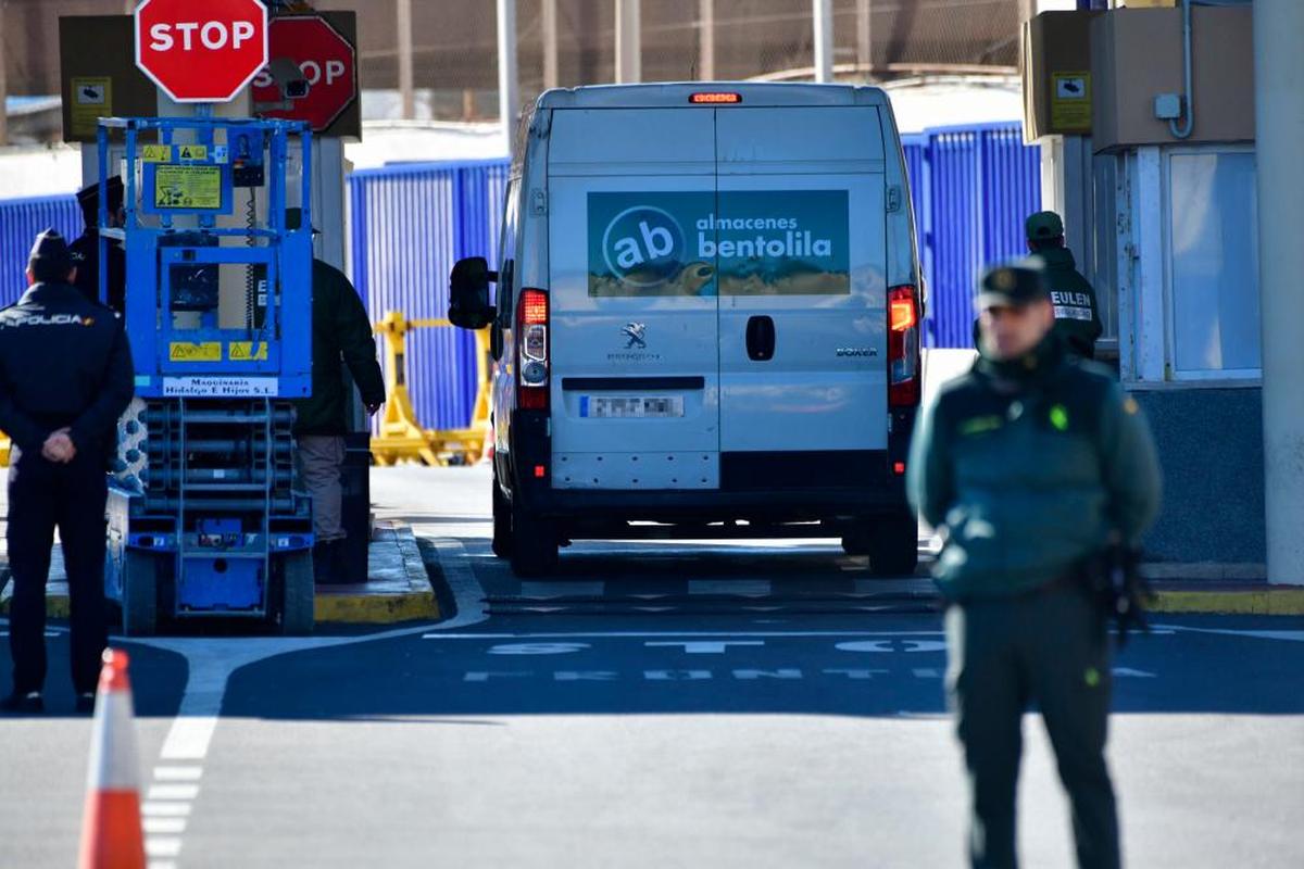Control aduanero comercial en la frontera entre Ceuta y Marruecos