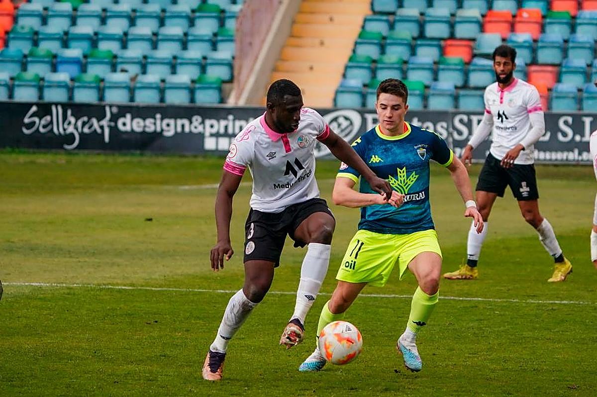 Souley Gassama durante un choque en el Helmántico.