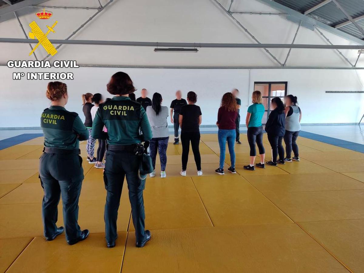 Un momento del taller de defensa personal para mujeres salmantinas