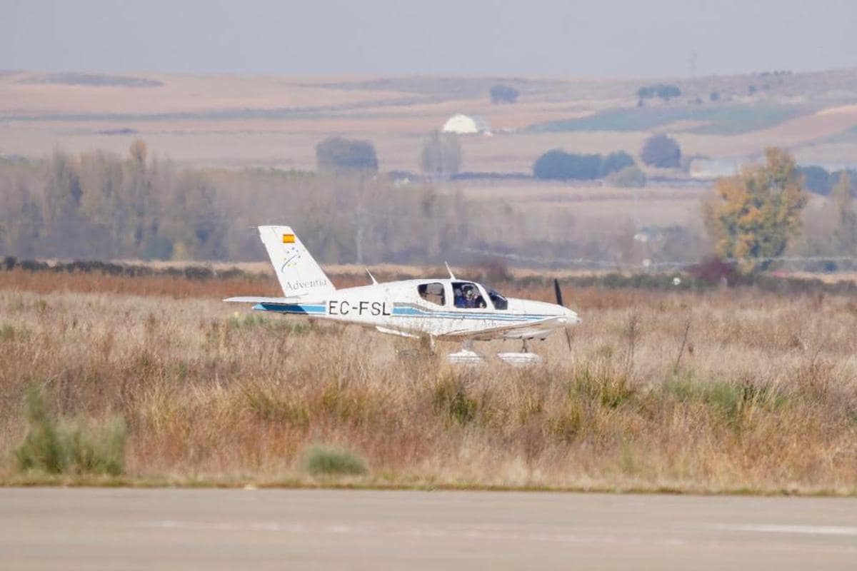 Avioneta de prácticas de Adventia en el aeropuerto de Matacán