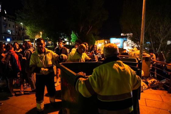 18 toneladas de basura recogida por el servicio de limpieza tras el Lunes de Aguas