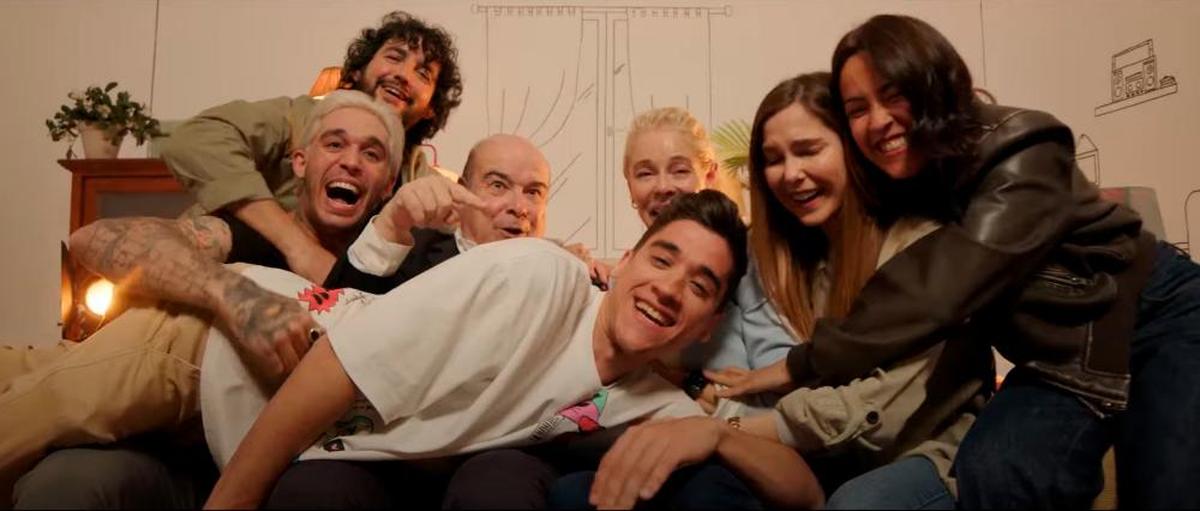 “Uno más uno son 20”: así ha sido la reunión de Los Serrano en el nuevo videoclip de Fran Perea