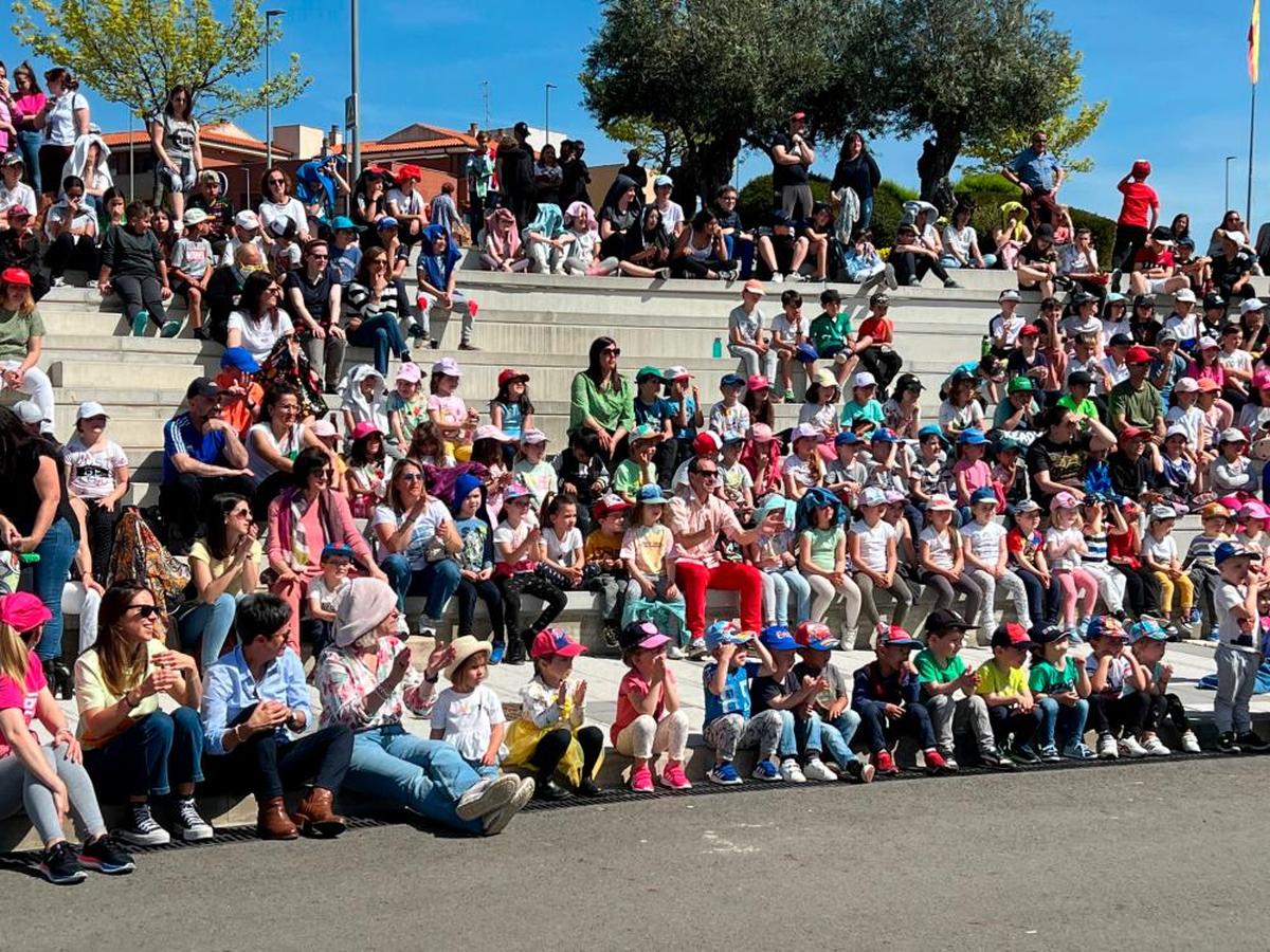 En Carbajosa de la Sagrada setecientos escolares disfrutaron de una obra teatral dentro de la Semana del Libro