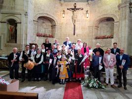 El Botón Charro y la Corporación municipal protagonizaron el pasacalles y las ofrendas ante el busto de Dámaso Ledesma