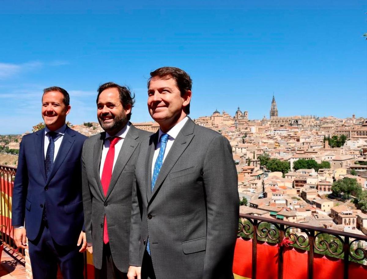 El presidente del PP de Castilla-La Mancha, Paco Núñez, con el presidente de Castilla y León, Alfonso Fernández Mañueco