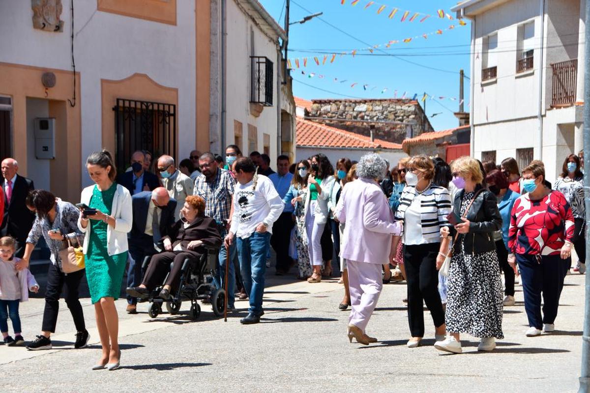 Vecinos y visitantes durante la procesión del día del santo | EÑE