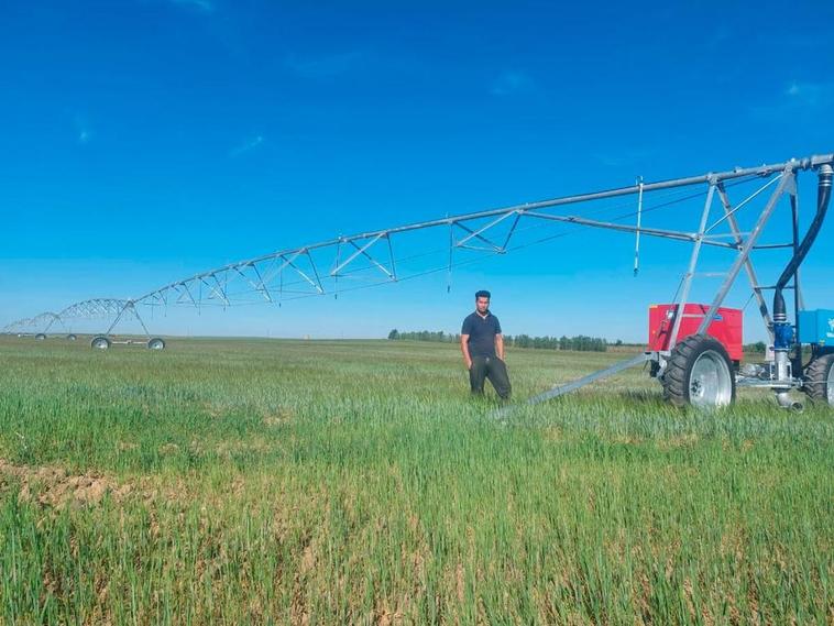 El lamento de un agricultor salmantino: “Invertí en 7 pivots para regar y se me seca el cereal”