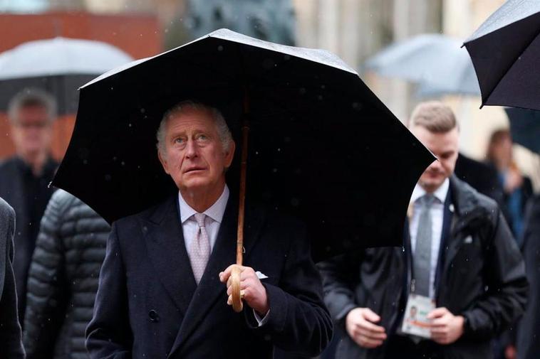 Miles de personas toman las calles de Londres en el día de la coronación de Carlos III