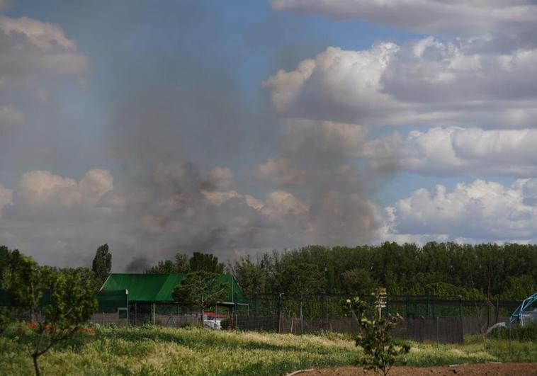 La humareda provocada por el incendio, vista desde la Aldehuela