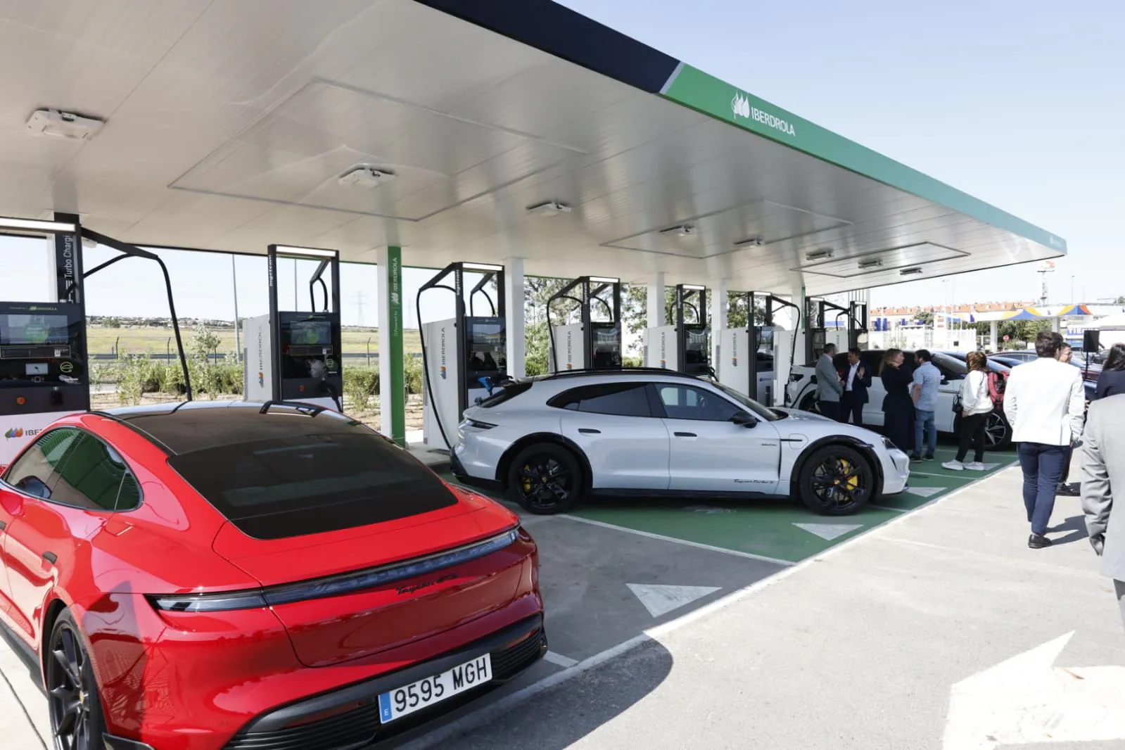 Porsche estrena su primera estación de carga ultrarrápida para