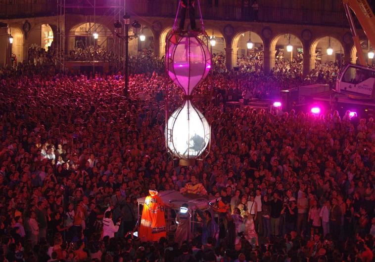 Uno de los espectáculos del FACYL en la Plaza Mayor de Salamanca en otra edición.