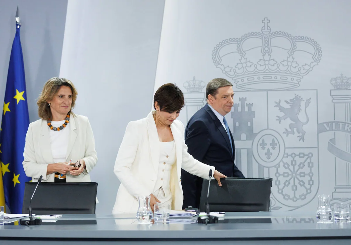 Teresa Ribera, Isabel Rodríguez y Luis Planas, en la rueda de prensa posterior al Consejo de Ministros