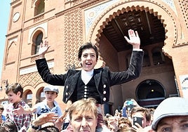 Marco Pérez sale a hombros de la plaza de Las Ventas