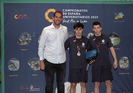 Igor Amondarain y Antonio Sánchez, con su medalla de plata