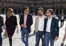 María Sánchez, José Luis Mateos, Luis Tudanca y David Serrada ayer en la Plaza Mayor de Salamanca.