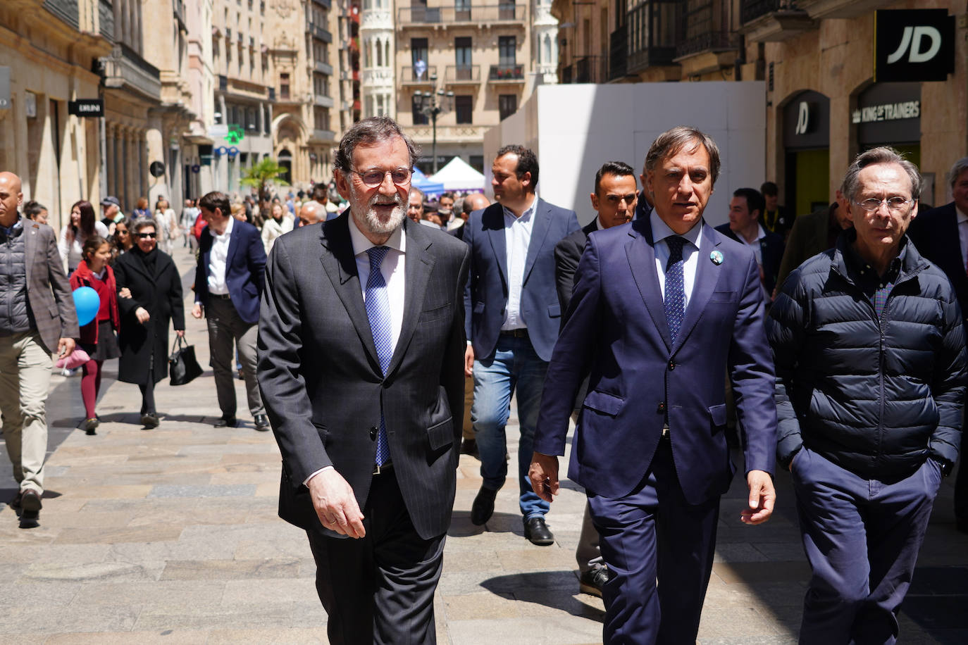 Mariano Rajoy se da un baño de masas en Salamanca