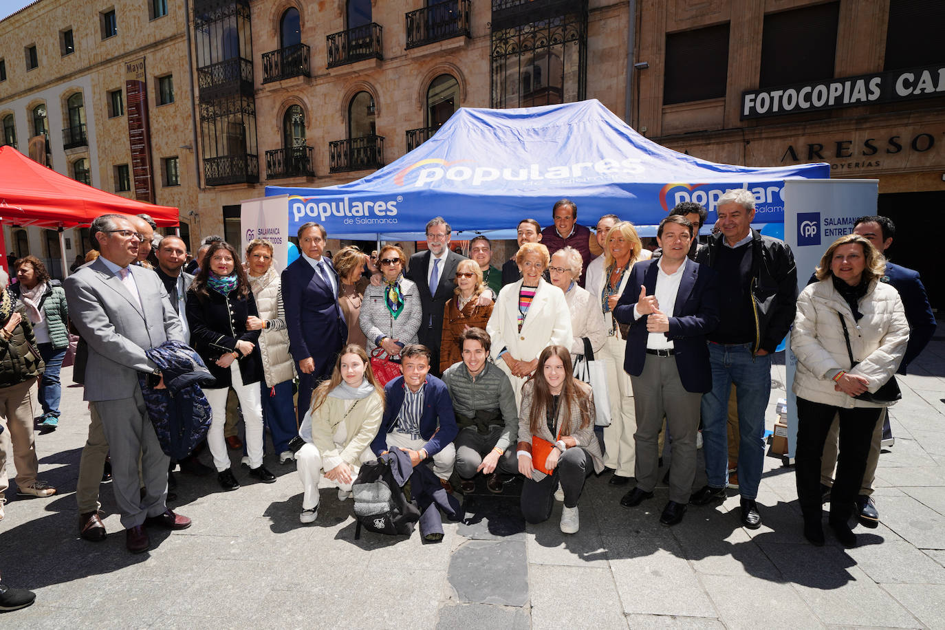 Mariano Rajoy se da un baño de masas en Salamanca