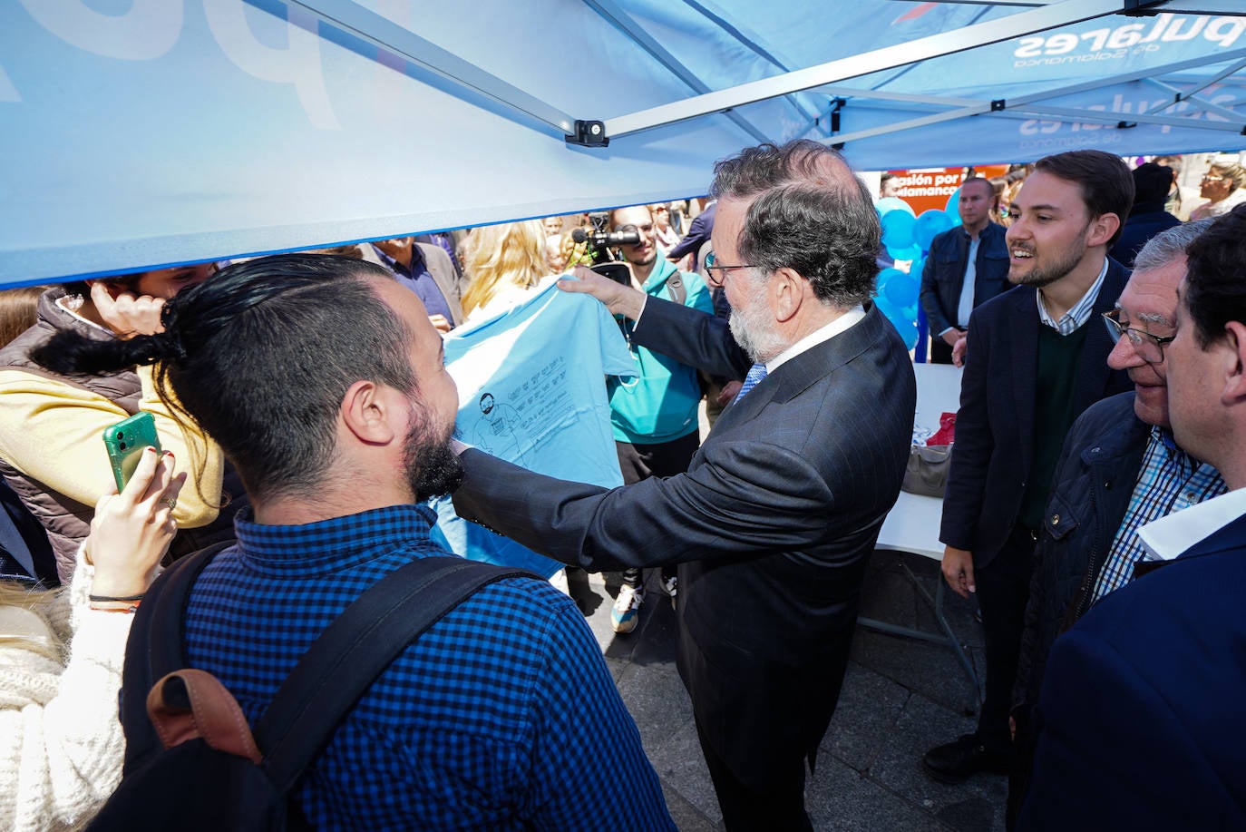 Mariano Rajoy se da un baño de masas en Salamanca