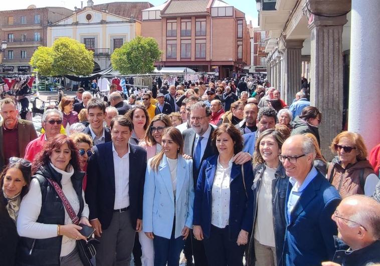 Rajoy hace una parada en Peñaranda para apoyar a la candidata popular