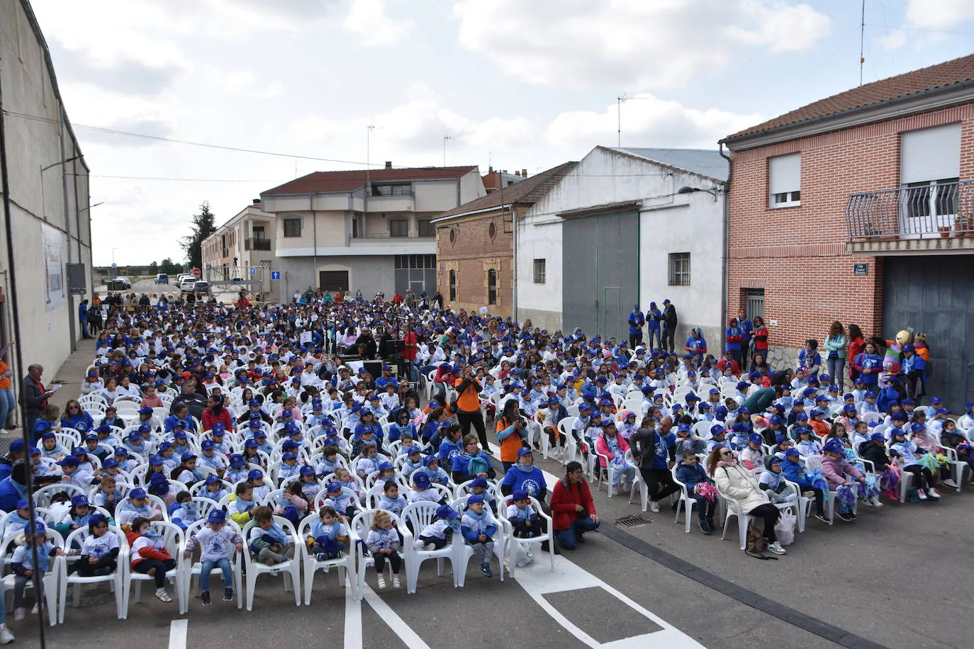 Más de 1.200 niños bailan al son de “El Danzar de los Danzares” en Castellanos