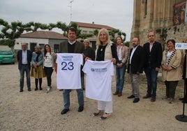 Mañueco en Alba de Tormes junto a la candidata Concepción Miguélez.