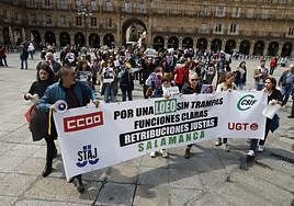 Los funcionarios de justicia protestan contra Llop en la Plaza Mayor