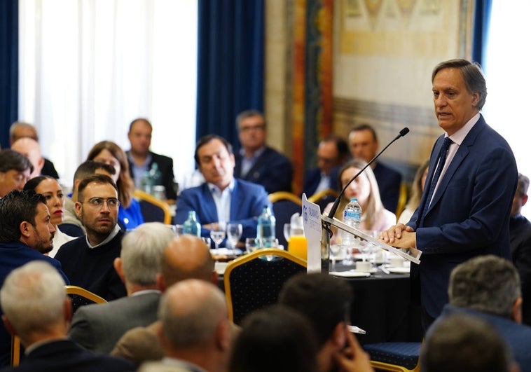 Carbayo se rodea de empresarios y sindicatos «para construir el futuro»