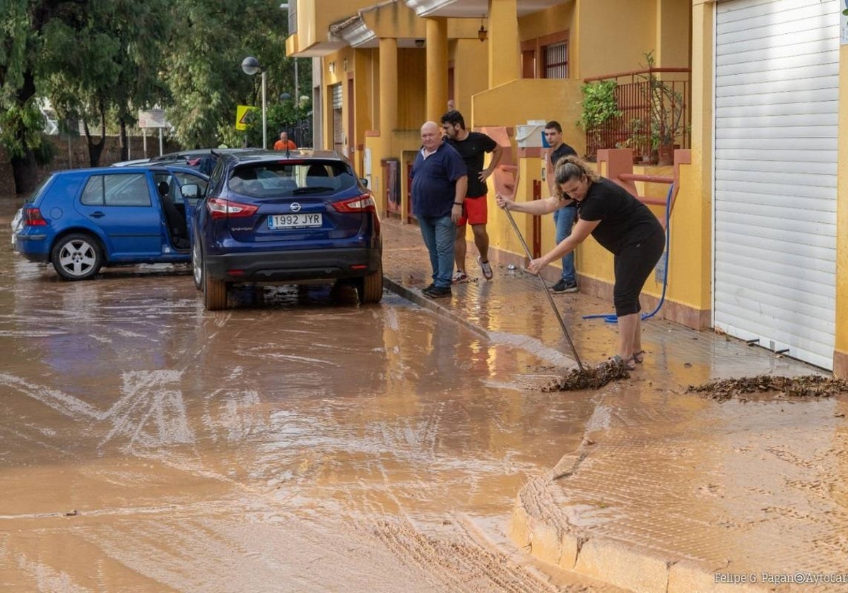 Los vecinos de Murcia se ven afectados por las fuertes precipitaciones.