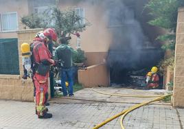 Un grupo de bomberos de la Diputación de Salamanca trabajando en en lugar.