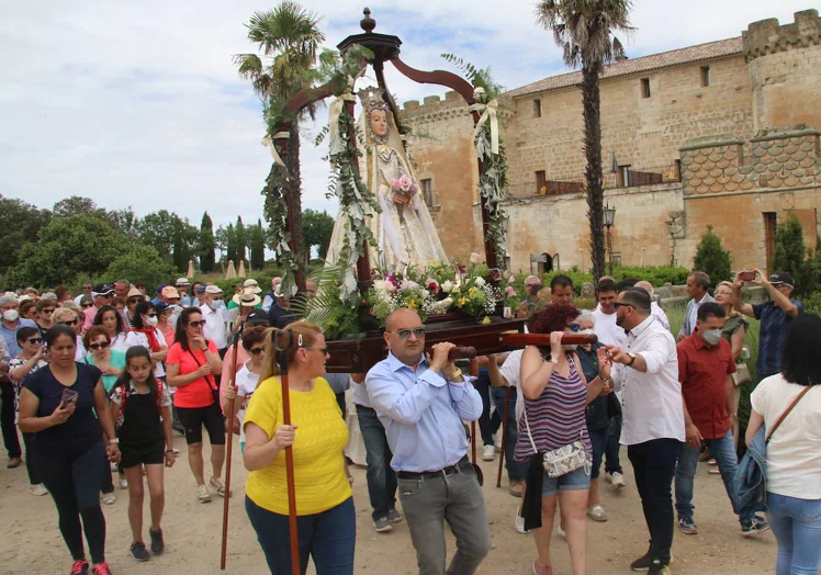Topas conmemorará el lunes a la Virgen de los Remedios en la ermita de El Cañedo, junto al Castillo del Buen Amor, en una cita que incluye mercadillo.
