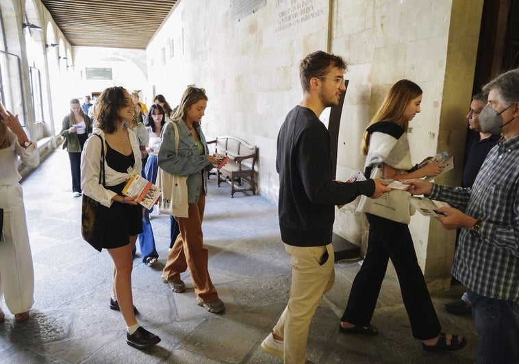 Caen un 12% las solicitudes de los alumnos para el programa Erasmus