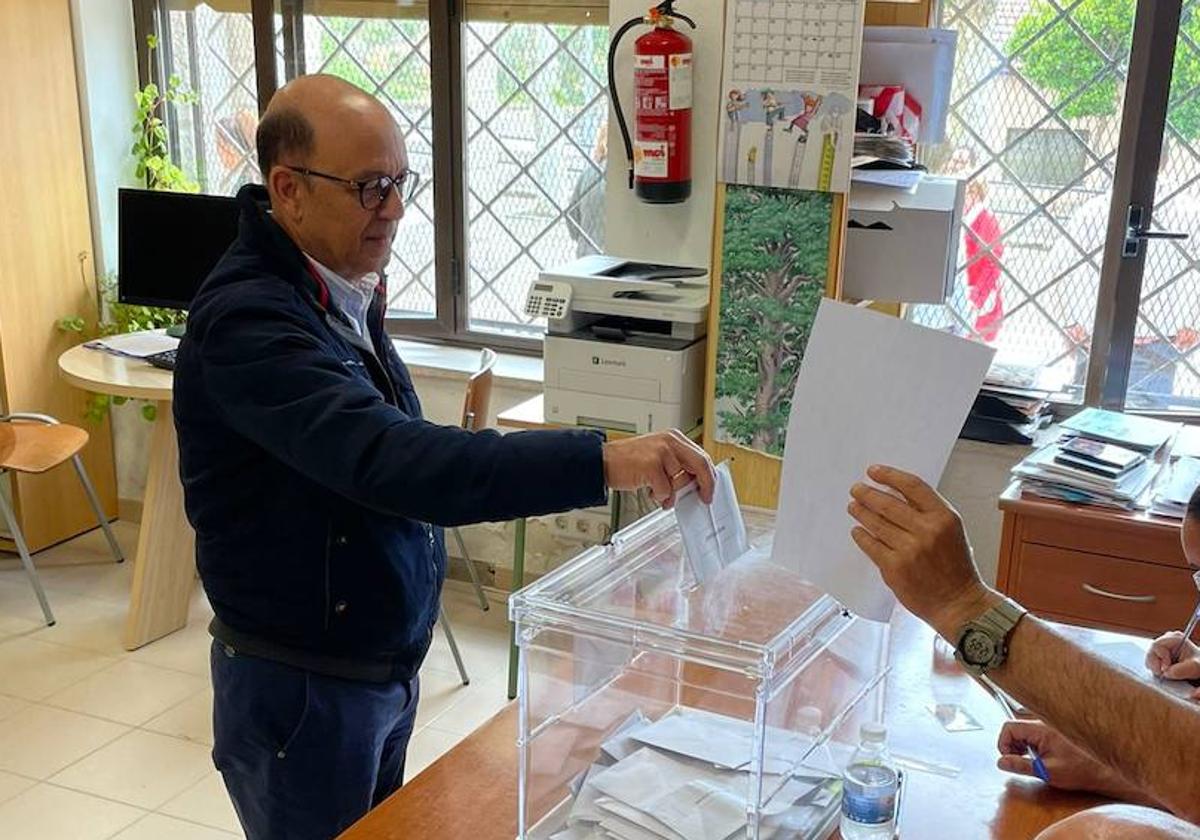 Exuperancio Benito, en el momento de la votación