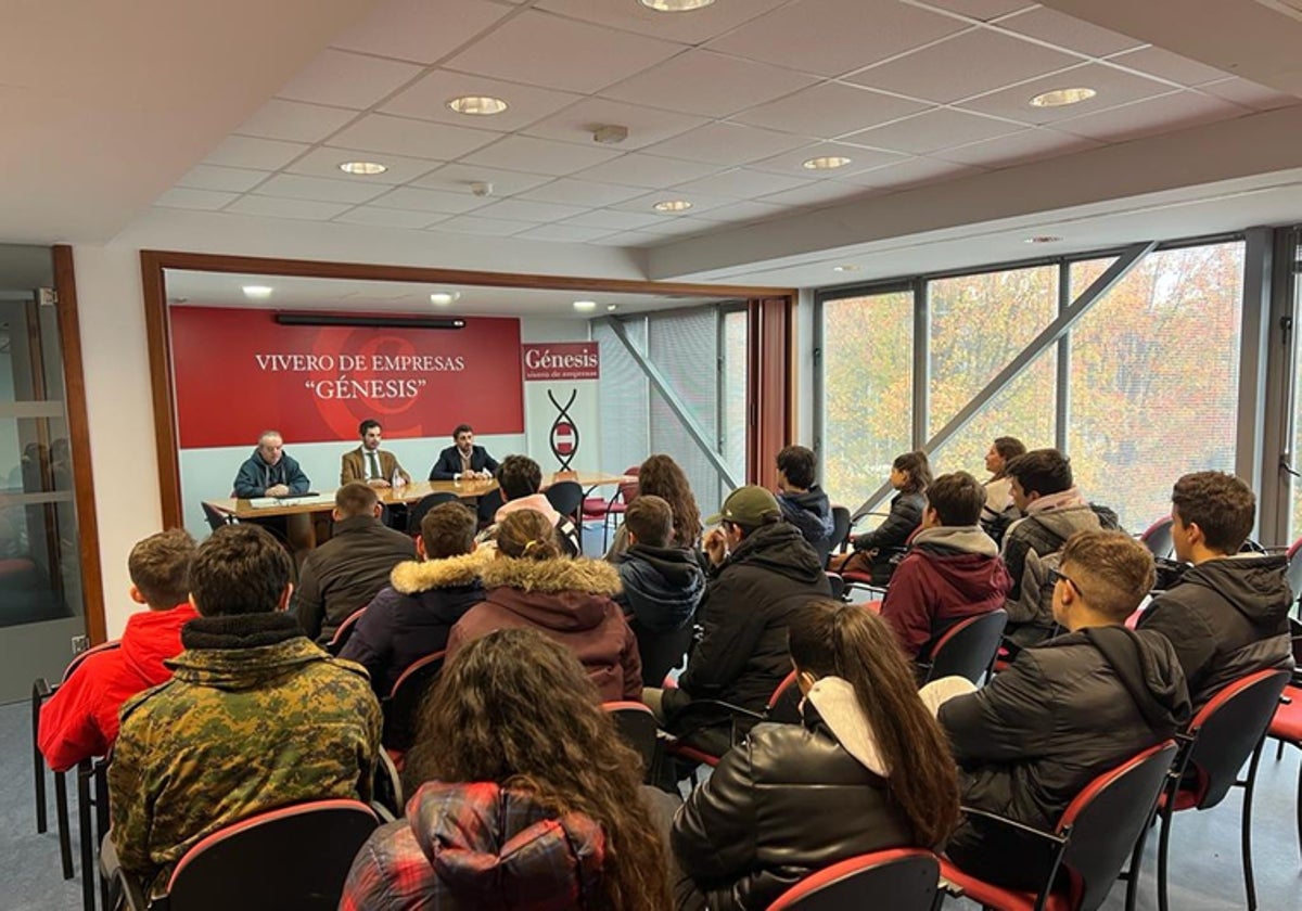 Taller de emprendimiento a jóvenes en el Vivero de Empresas 'Génesis'