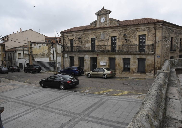 Tres encapuchados asaltan una casa y agreden a los moradores en Vitigudino