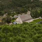 Vista aérea del convento de Las Batuecas en un fotograma de «Libres».