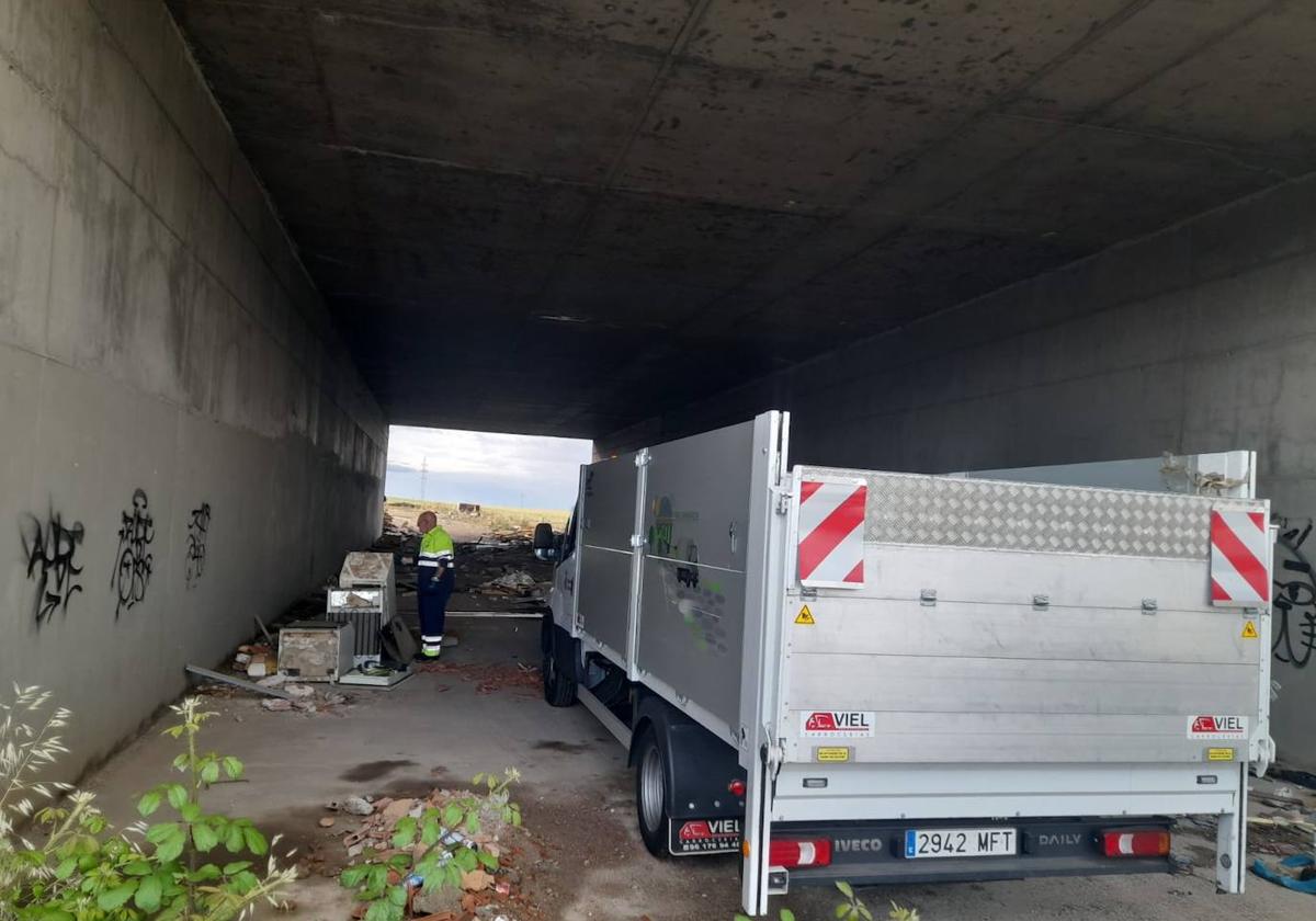 Las conductas incívicas castigan el barrio de Tejares