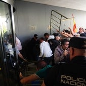 Un ganadero herido, otro detenido y once policías contusionados en el asalto a la Junta