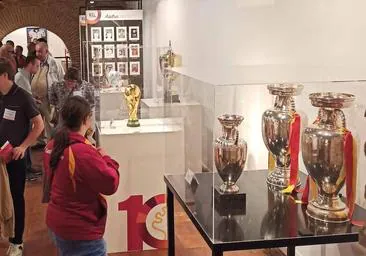 Los más la selección española de fútbol aterrizan en Salamanca | La Gaceta de Salamanca